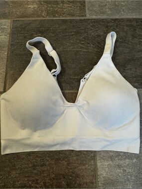 True and co Seamless/Wireless v plunge bra, adjustable straps